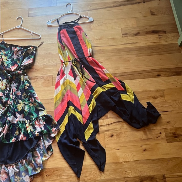Lot of 2 Floral hi low strapless dress & Striped Multicolor center hi sides low - Picture 2 of 8